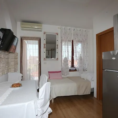 Gloria Apartment