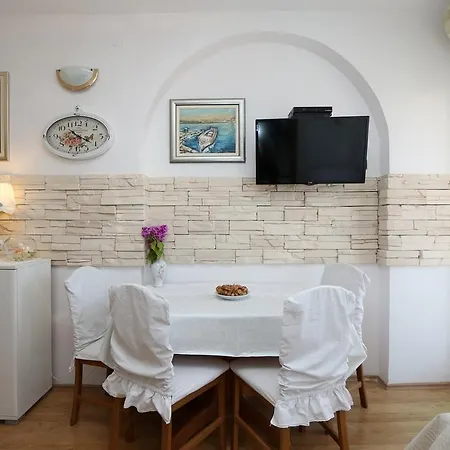 Apartment Gloria *